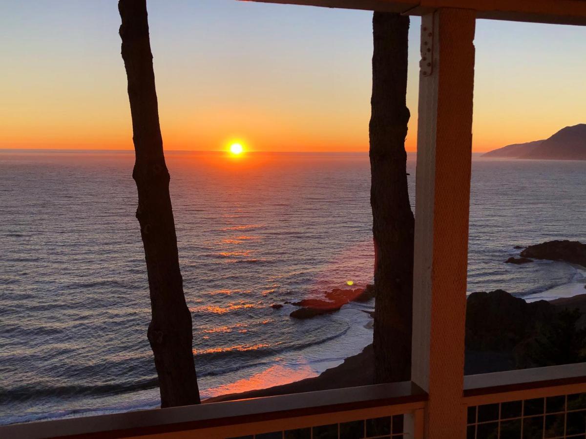Amazing Oceanview 2 Bedroom Oceanfront! By Oceanviewhottubs Shelter Cove, Ca Tesla Ev Station エクステリア 写真