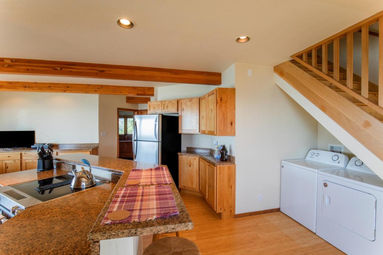 Amazing Oceanview 2 Bedroom Oceanfront! By Oceanviewhottubs Shelter Cove, Ca Tesla Ev Station エクステリア 写真