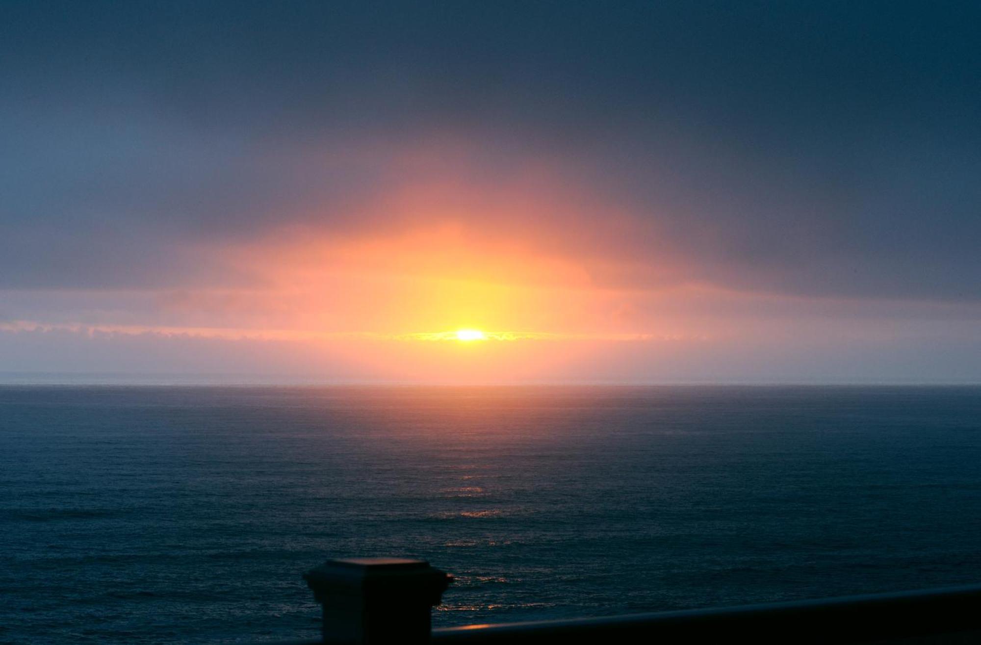 Amazing Oceanview 2 Bedroom Oceanfront! By Oceanviewhottubs Shelter Cove, Ca Tesla Ev Station エクステリア 写真